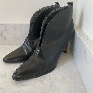 Evan Picone black ankle boots size 9.5